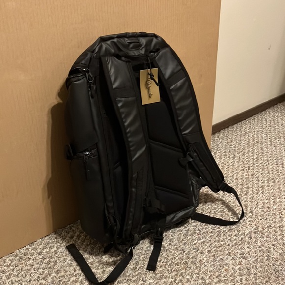 Limited Edition Amazon Utility Backpack - NWT - Picture 3 of 5